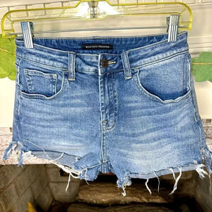 Boston Proper size 0 25 denim shorts distressed hem classic comfortable beach